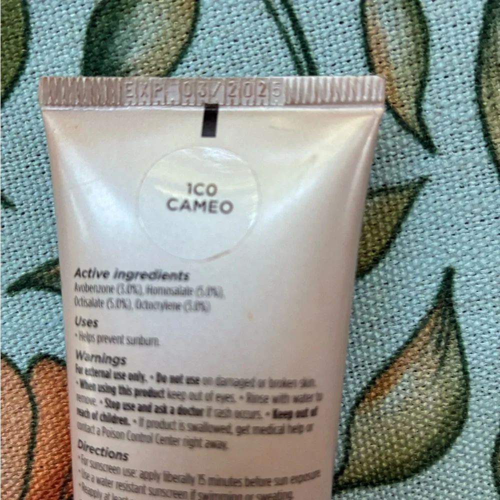 Laura Mercier Tinted Moisturizer Light Revealer Cameo